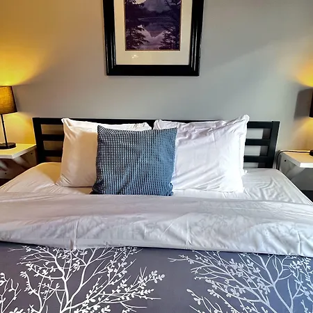 Canadian Rockies Chalets By Trilink - 2 & 3 Bedroom Condos - Self Check-In - Walking Distance To Downtown - Free Parking - Pet-Friendly - No Ac-3