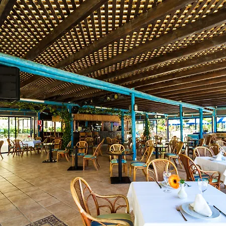 Apartamentos Bluebay Beach Club-3