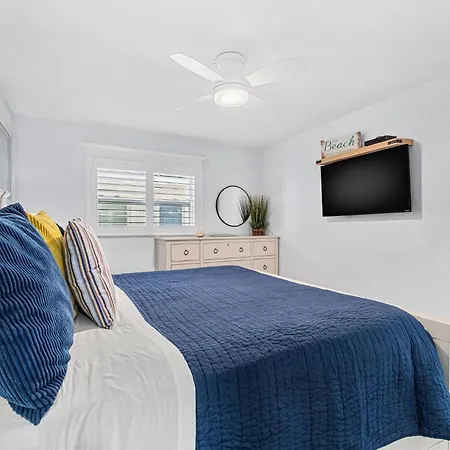 Escape To Beach Oasis! Family Friendly, Updated Beachside Condo With Heated Pool!-2