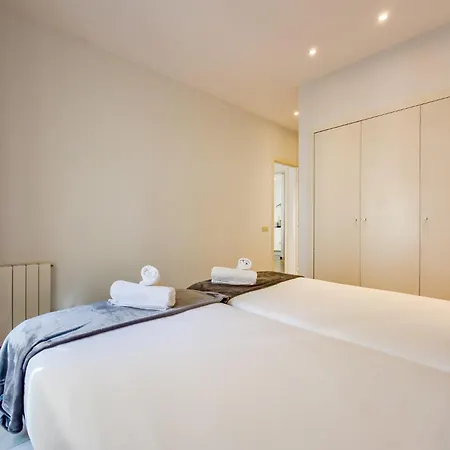 Four Petals Barcelona Boutique Apartments-2