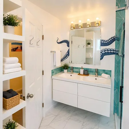 Casaviva Sky - 3Br 1Ba Sleeps 10 - Rooftop City Views, Firepit & Bunk Room - Near Zoo & Beaches-3