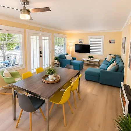 Casaviva Sky - 3Br 1Ba Sleeps 10 - Rooftop City Views, Firepit & Bunk Room - Near Zoo & Beaches-2