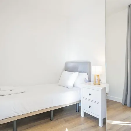 The White Flats Les Corts-2