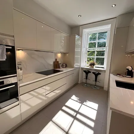 Crown Circus Three Bedroom Apartment By Principal Apartments-2
