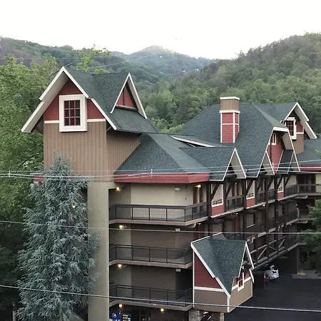 Downtown Gatlinburg Apartment-2