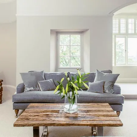 Ramsay Gardens - Grand 4-Bedroom Apartment Next To Castle-3