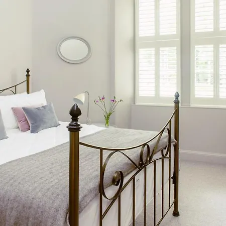 Ramsay Gardens - Grand 4-Bedroom Apartment Next To Castle-2