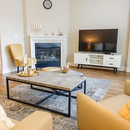 Resort Style Apartments Near Ucla-3