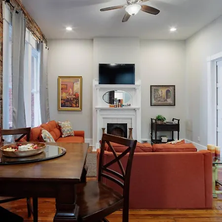 416A Waldburg St - Newly Renovated 1920'S Historic District Apt-2