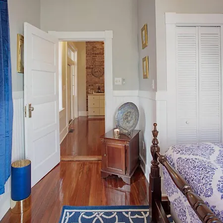 416A Waldburg St - Newly Renovated 1920'S Historic District Apt-3