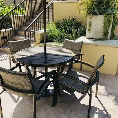 Resort Style Apartments Near Ucla-2