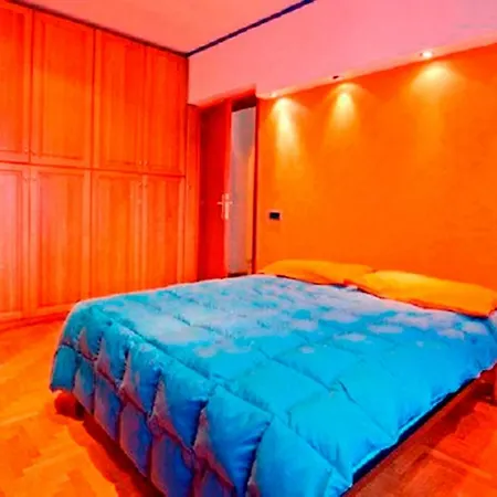 Julias Domus, T Apartment, Metro C-3