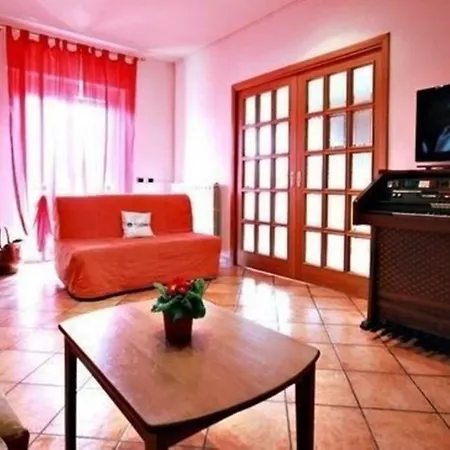 Julias Domus, T Apartment, Metro C-2