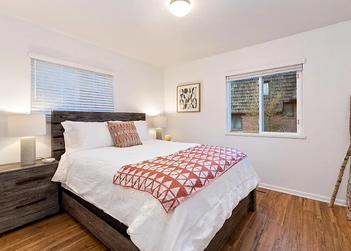Urban Oasis Near Old Town & Pvh - Dog Friendly!