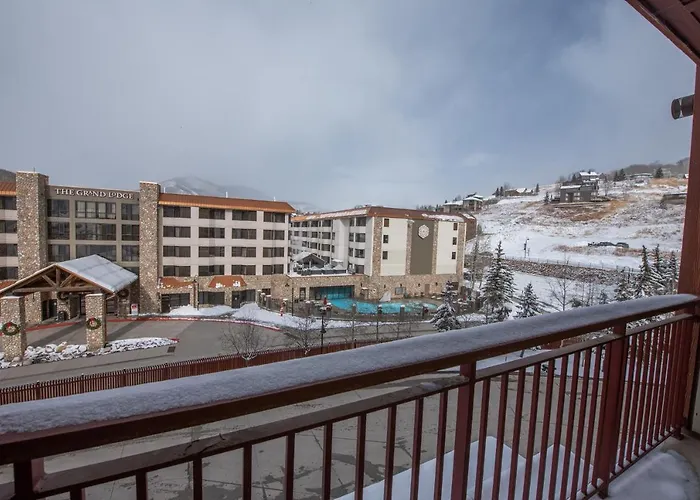 Updated 1 Bedroom Condo In Mountaineer Square Condo