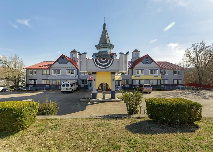 Oyo Branson Victorian Palace
