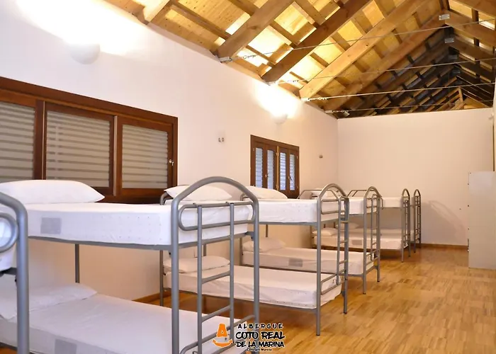 Hotel cerca del colegio: Albergue Coto Real De La Marina