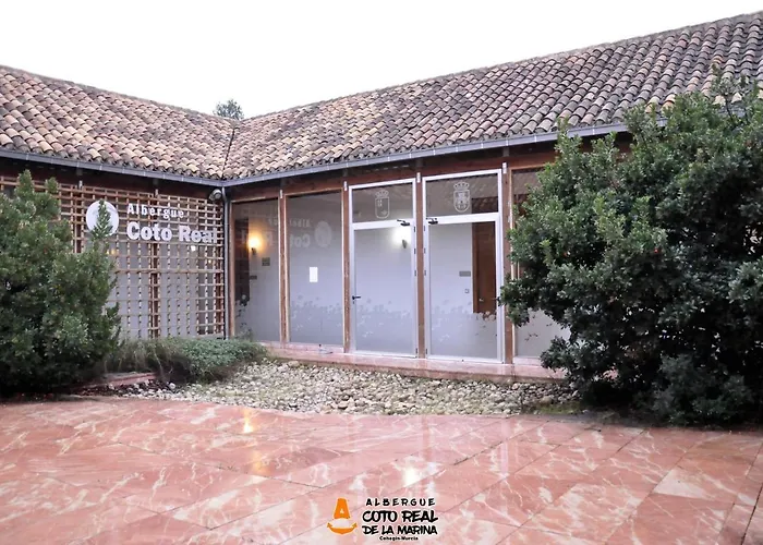 Hotel cerca del colegio: Albergue Coto Real De La Marina