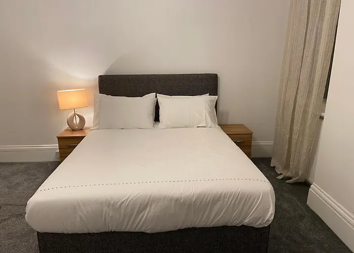 Charming Victoria Conversion Flat In Brentwood With A Garden & Free Parking