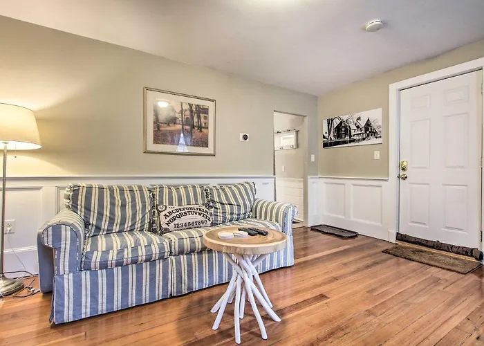 Inviting Salem Apartment Near Waterfront & Museums