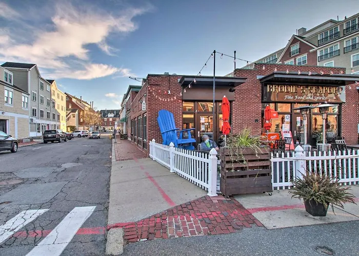 Inviting Salem Apartment Near Waterfront & Museums