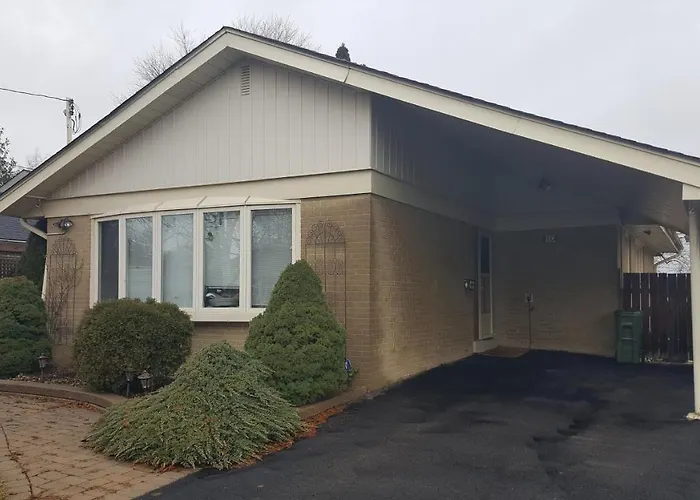Private Apartment Close To Airport Toronto Pearson