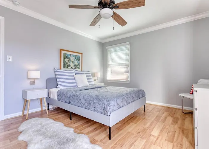 New Belmont Shore Retreat With Free Parking Walk To Beaches