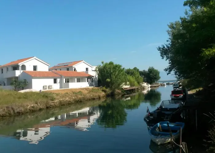 Apartments Noa Nin Zdrijac