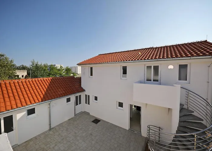 Apartments Noa Nin Zdrijac