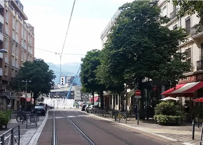 Joli 2 Pieces En Centre Ville , Gare A 50 Metres