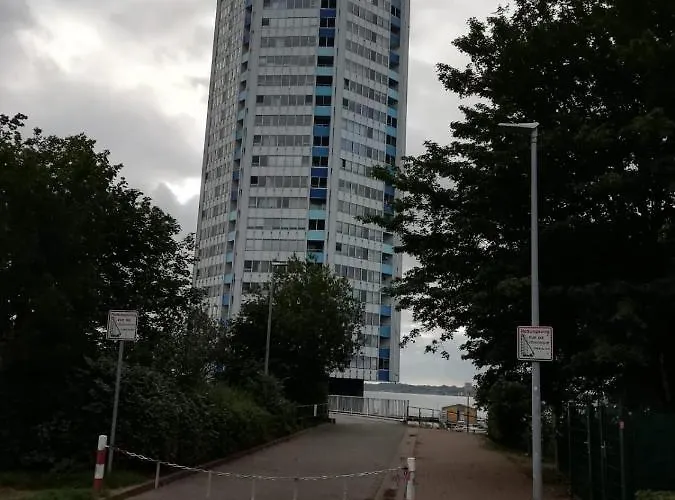 Apartment 6, Og 3