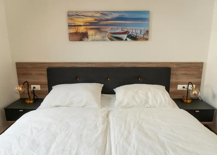 Ferienwohnung Mit Garage, Fahrradraum Und Sehr Grosser Sonnenverwoehnten Terrasse