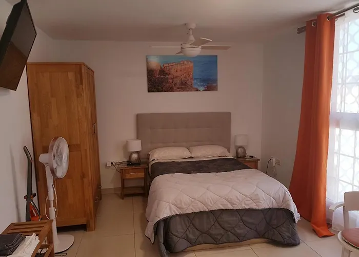 Estudio nuevo con baño, cocina y gran terraza