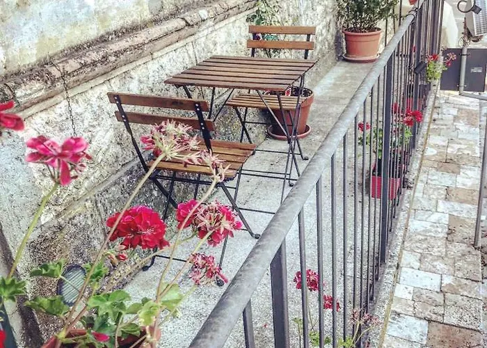 Claves Claustri - Appartamento Storico Con Balcone