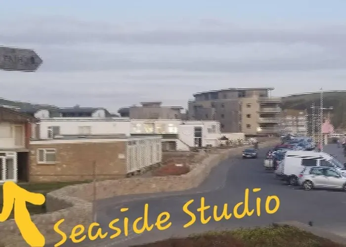 Seaside Studio Right On The Coastal Path.