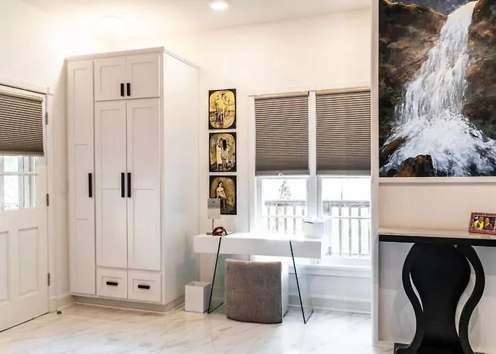 Private Luxury Suite With Hot Tub Downtown Eureka Springs