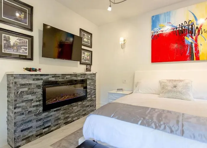 Private Luxury Suite With Hot Tub Downtown Eureka Springs