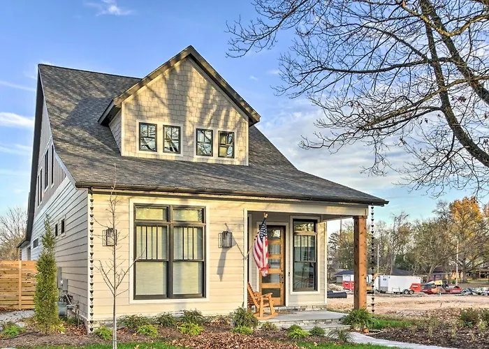 Airy Bentonville Studio < 1 Mile To City Square!