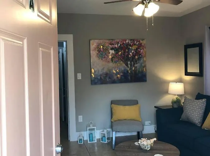 The Comfi Coral - Large 1 Bedroom Studio A
