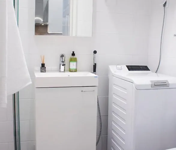 Studio 7 - Air-Conditioned, P-Spot & Self Check-In