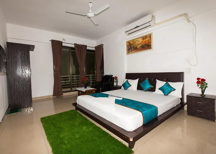 Aristo Serviced Apartment Near Kokilaben Dhirubai Ambani Hospital For Family Only