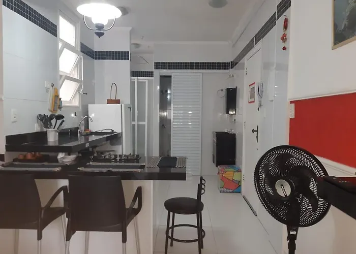Kitnet em Guarujá - Pitangueiras (sem garagem)