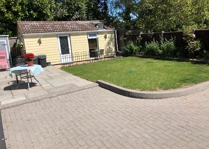 Cosy 1 Bed Garden Annexe