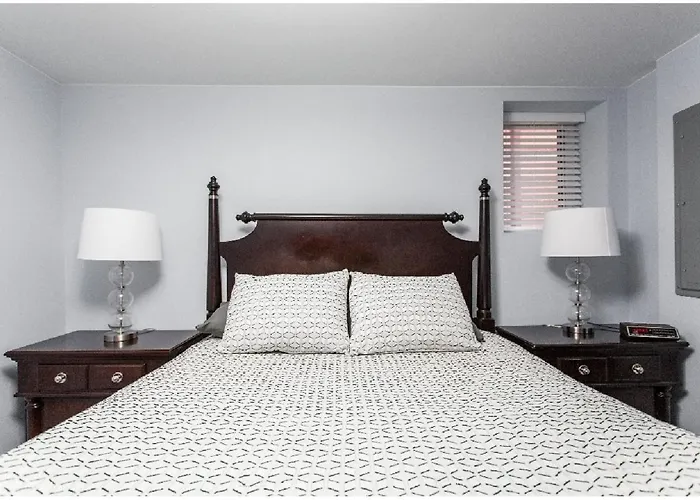 Forrestville Ave Large Suite