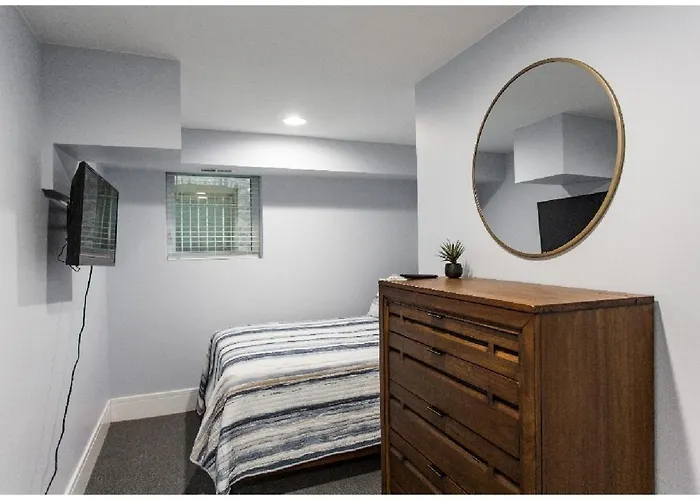 Forrestville Ave Large Suite