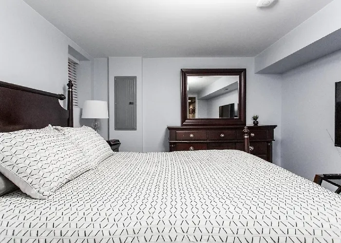 Forrestville Ave Large Suite