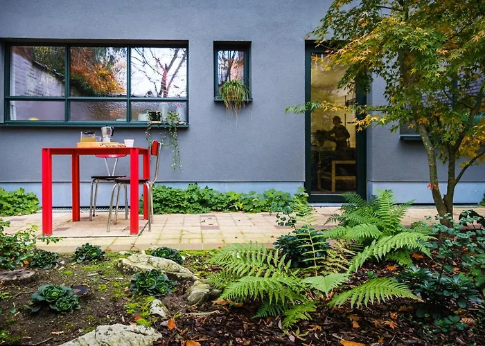  B&B Expo House
