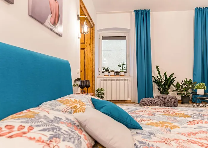 Garden Hideout - Central Apartment