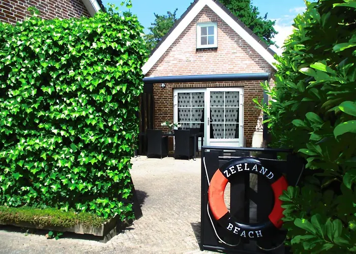 Vakantiehuisje Gelegen Op Een Kattensprong Van Veerse Meer En Noordzee!