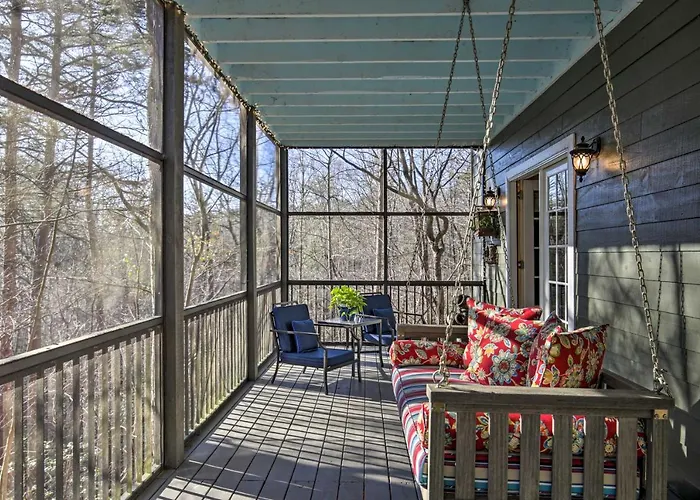 Cozy & Quiet Studio W/ Porch, Near Scenic Railway!